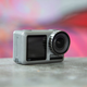 Imagen para el artículo titulado Osmo Action: la nueva cámara de acción de DJI está diseñada para destruir a las GoPro